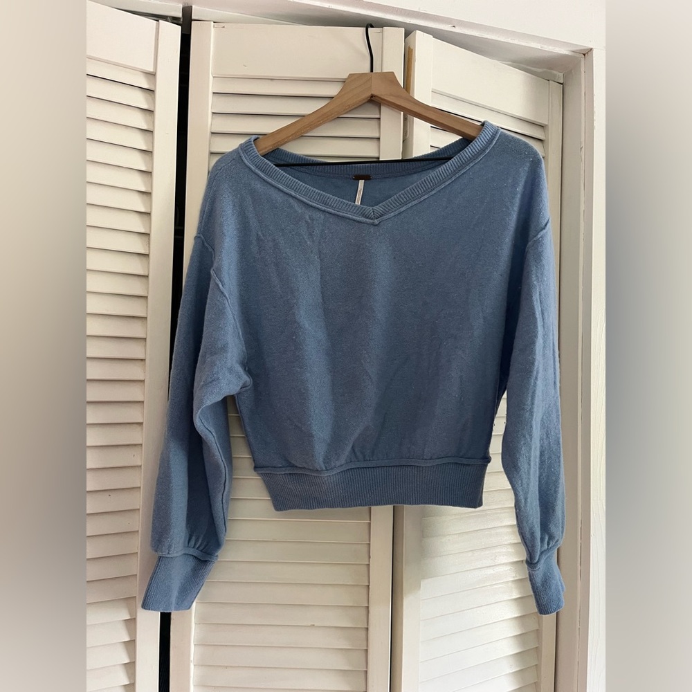 Free People Blue V-Neck Cropped Sweater